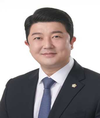 김시욱 (金是昱)