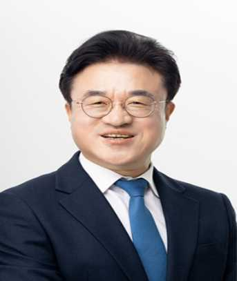 최재용 (崔載鏞)