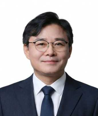 이근철 (李近哲)