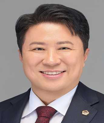 김지만 (金知萬)