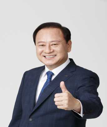 유동균 (庾東均)